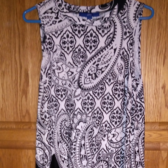 Apt. 9 Dresses & Skirts - Apt.9 dress with pockets  size S bust 36"